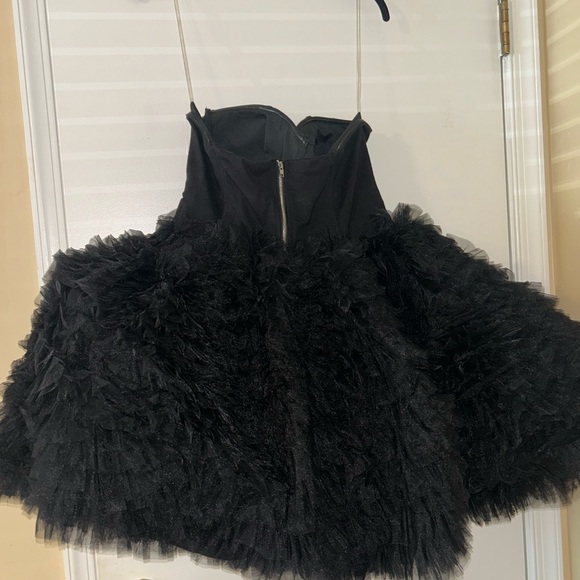 Elegant Black Strapless Dress - Picture 3 of 4